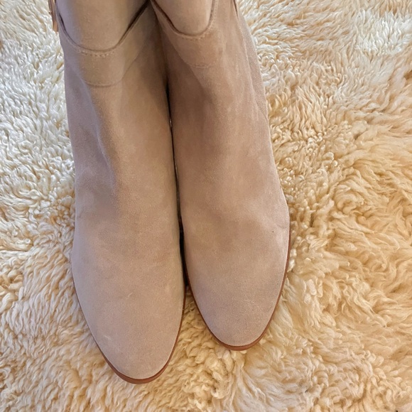 NWOB Coach Olivia Suede Bootie in Oatmeal Sz 11 - Picture 12 of 15